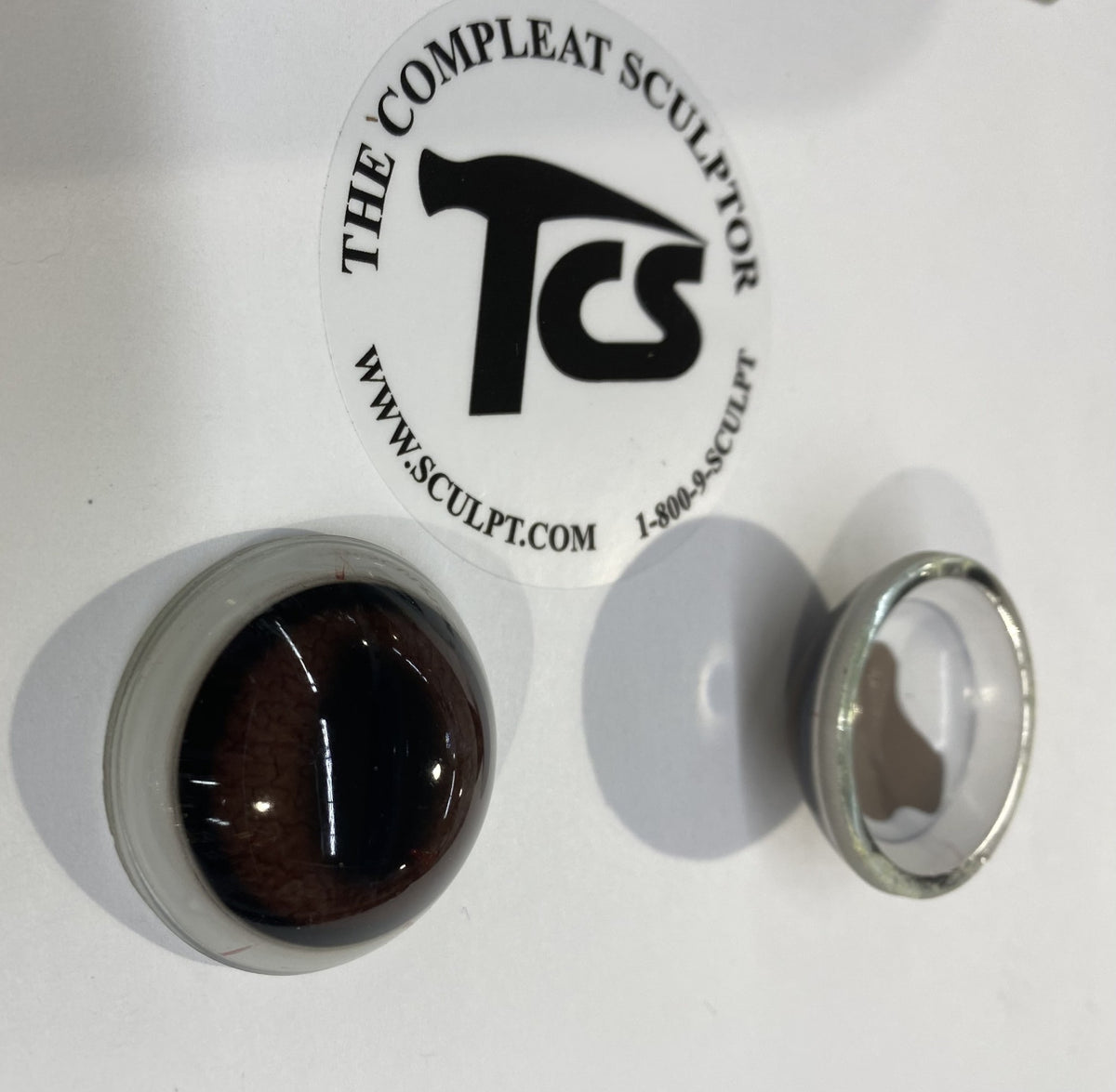 Mata Kaca Vintaj Coklat - Rim Putih 1.25"x1/2" (Sepasang)